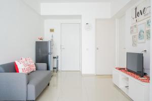 Comfy and Modern 2BR Apartment at Aeropolis Residence By Travelio