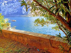 Ferienhaus NEST ON THE LAKE Valmadrera Italien