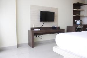 Scenic and Comfy Studio Apartment at Beverly Dago near ITB By Travelio