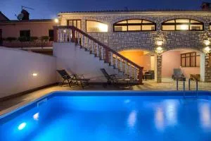 Wonderful villa Dvori with private pool for 12 persons near Pula - Stranići