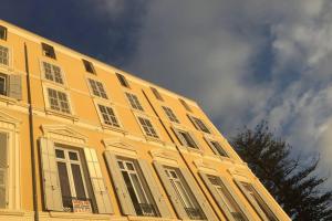 Appartements EXCEPTIONNEL !!! VENEZ SEJOURNER DANS LES 3 SUITES D'UN AUTHENTIQUE ANCIEN PALACE DE LA 