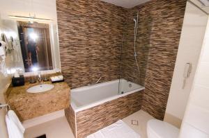 Al Murooj Grand Hotel