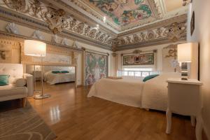 Appartements EXCEPTIONNEL !!! VENEZ SEJOURNER DANS LES 3 SUITES D'UN AUTHENTIQUE ANCIEN PALACE DE LA 
