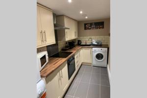 a COSY CLEAN GROUND FLOOR FLAT CLOSE TO TOWN CENTRE