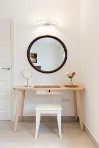 3 bedroom Villa Delphi with private heated pool.