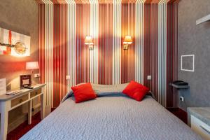 Hotels Hotel - Restaurant Saint Jacques : photos des chambres