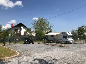 Bungalo Kamp odmorište Zlatni Lug Požega Horvaatia