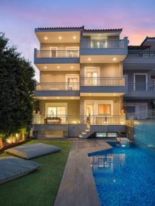 Вила Grand Riviera Villa with Private Pool Атина Гърция