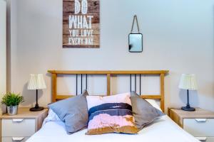 Spacious 4 Bedroom Apartment Fira BCN & Camp Nou