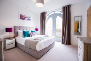 Apartment with Balcony room in Urban Living's ~ King Edward Luxury Apartments in the heart of Windsor