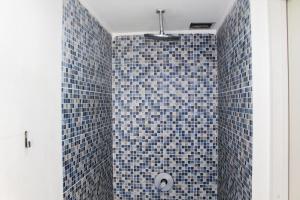 Minimalist and Stylish Studio No Kitchen Apartment at Aeropolis Residence By Travelio