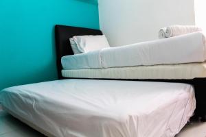 Minimalist and Stylish Studio No Kitchen Apartment at Aeropolis Residence By Travelio