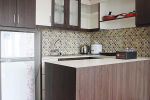 Modern Studio Room at Tamansari La Grande Apartment By Travelio