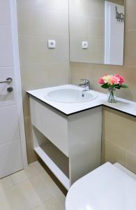 En-suite Iris on Rokova Street - 5 min Walk to the Old Town of Split