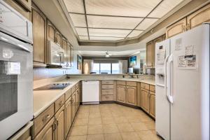 PCB Condo with Gulf View and Pool at Coral Reef Resort