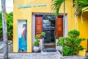 The Youth Hostel - Its a Youth Fame