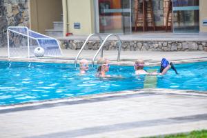 The Youth Hostel - Its a Youth Fame