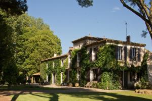 Maisons de vacances Domaine de la JASSO, au pied de la Cite Medievale : photos des chambres