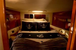 AQUADOURO Yacht RADAMES - Sleep Boat Experience