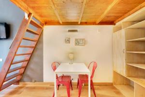 Aqua Apartment by Olala Homes