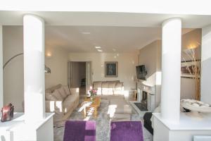 Georgian Square Apartments