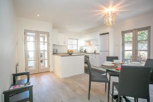 Georgian Square Apartments