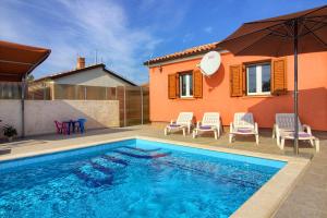 Cozy villa Loborika with private pool near Pula