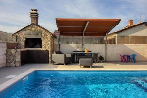 Cozy villa Loborika with private pool near Pula