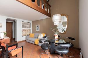 iFlat Pantheon Historic Two-Story Apartment