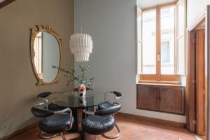 iFlat Pantheon Historic Two-Story Apartment