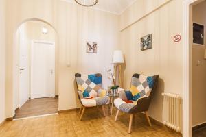 Museum of Modern Apartment next to Suggrou Fix metro- big, safe, simple and central