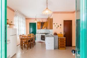 Red house near the sandy beach, parking & wi-fi