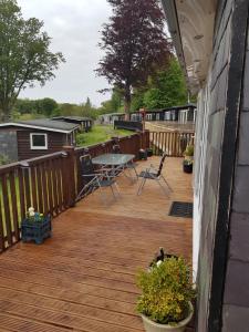 60 upperlakeside glan gwna