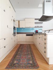 Sunny and spacious apartment near city centre