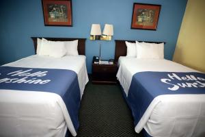 Double Room with Two Double Beds - Ground Floor/Non-Smoking room in Days Inn by Wyndham East Stroudsburg
