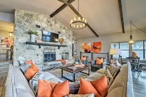 Bright n Breezy Waterfront Lake Granbury Getaway! - غرانبوري