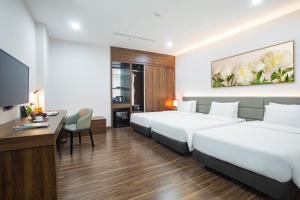 Western Skyline Hotel