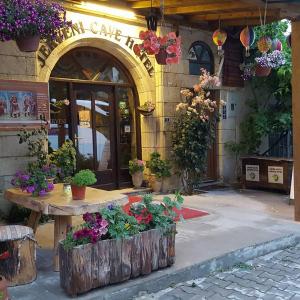 Jerveni Cave Hotel