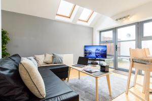 City Retreat, 2 Bed House with Cloudstream Hot Tub