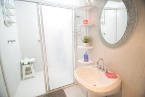 Htl & Suites Camino Real, ubicación, parking, facturamos