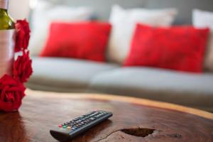 Htl & Suites Camino Real, ubicación, parking, facturamos