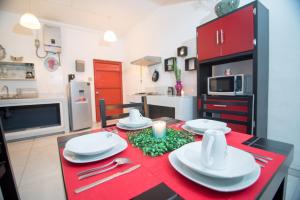 Htl & Suites Camino Real, ubicación, parking, facturamos