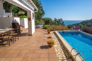 Villa Alpago Piscina Privada Vistas Mar Aire Acondicionado