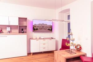 Senator Flats Petrus & Kardinal Nagl