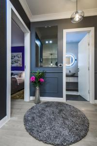 DiVine Luxury Apartment Purple