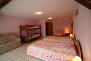 Maisons d'hotes Chez Chantal et Dany : Chambre Familiale