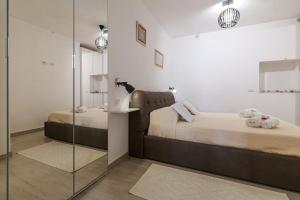 Purple Flower Suite Apartment img26