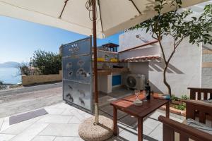 Purple Flower Suite Apartment