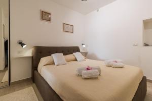 Purple Flower Suite Apartment img19