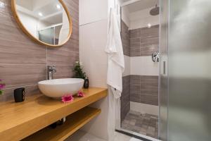 Purple Flower Suite Apartment img31